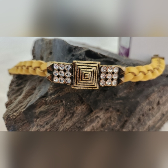 NWT Sophia "Confidant" Lemon colour faux leather with cut crystal bracelet - Picture 3 of 4
